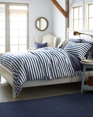 the nautical navy blue stripes with white combination bring the traditional coastal look. 