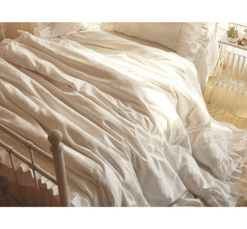 white ruffle duvet cover, shabby chic