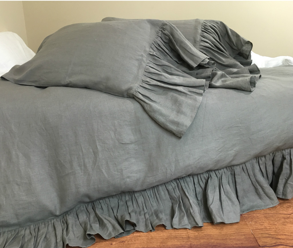 MEDIUM GREY Duvet Cover w. Mermaid Long Ruffle